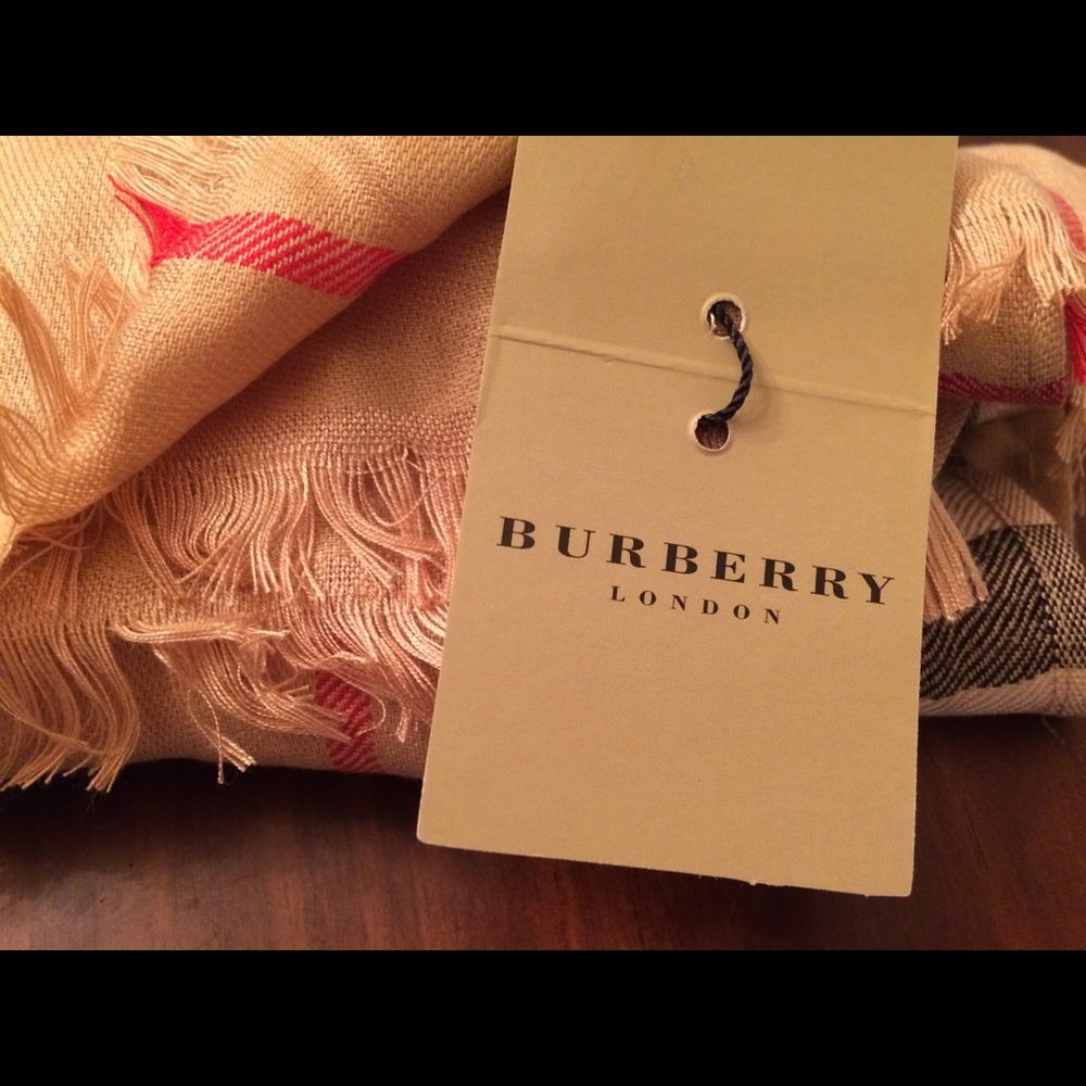 Burberry Signature Camel Check Scarf BNWT